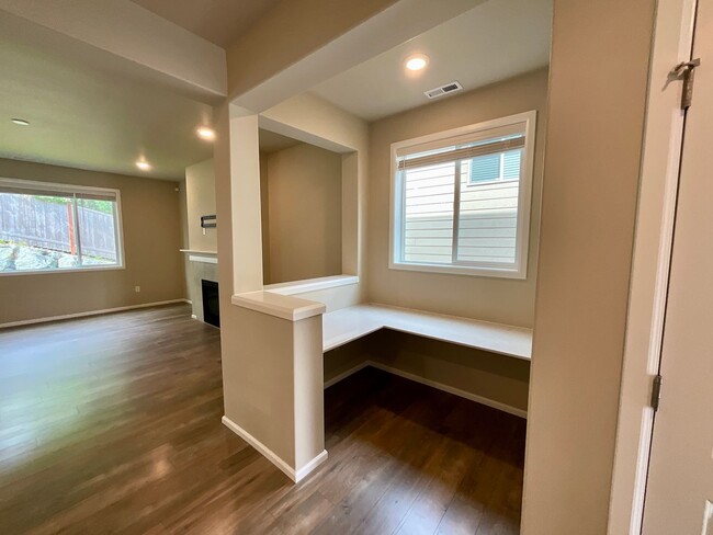 Building Photo - Beautiful and Modern 4-Bedroom Home with S...