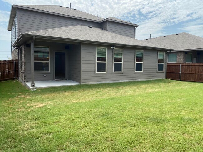 Backyard & Porch - 1021 Gillespie Dr