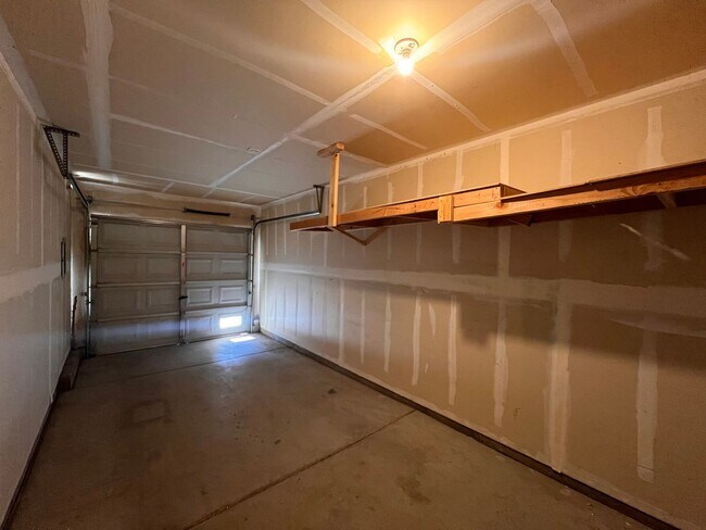 Building Photo - 725 Starlite Dr