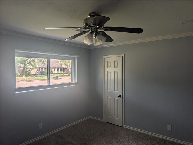 Building Photo - 4034 Shady Springs Dr