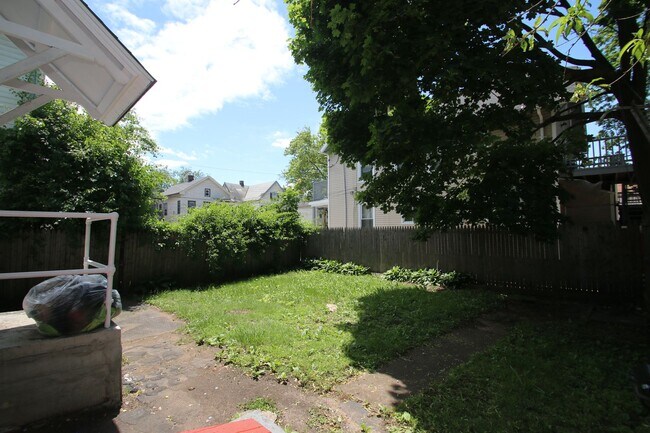 Building Photo - 198 Blatchley Ave