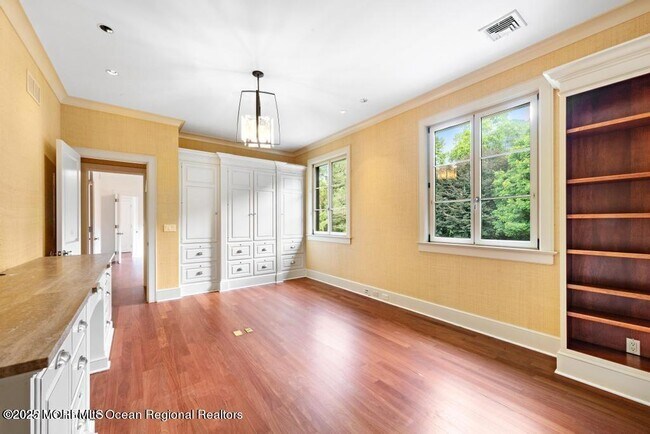 Building Photo - 18 Sheraton Ln