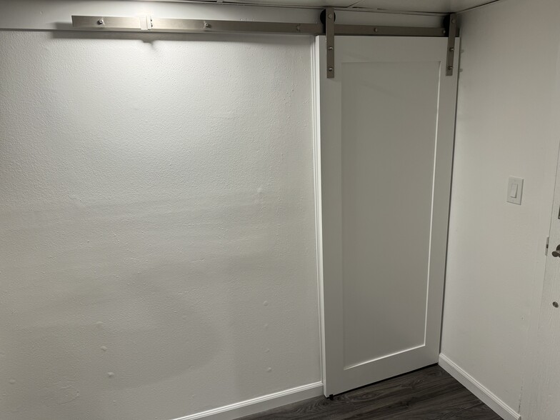 Barn door laundry - 2700 Cahuenga Blvd E