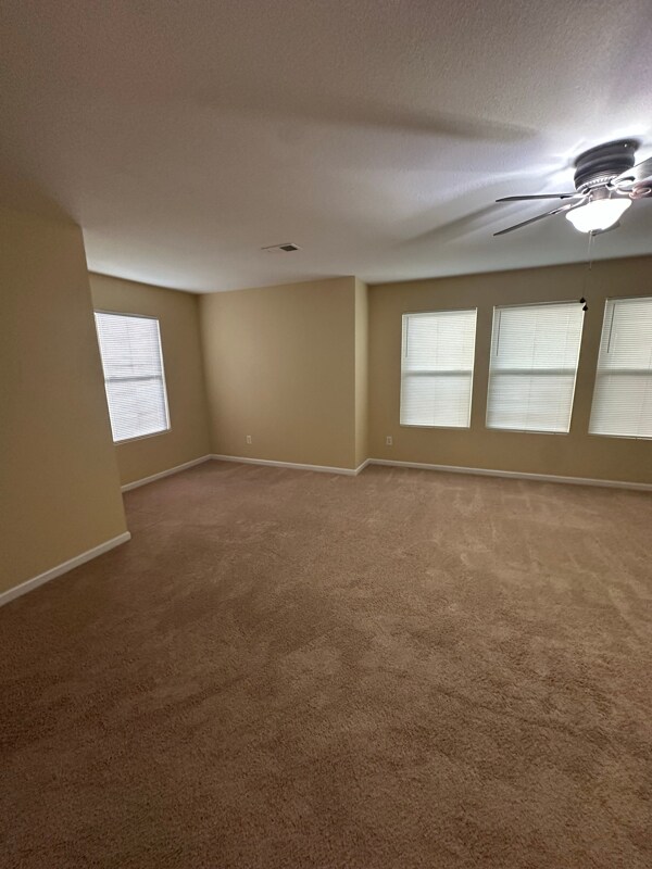 Building Photo - 136 Dormont Dr NE