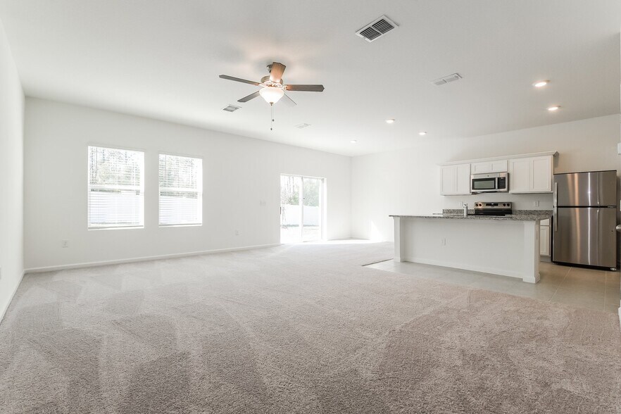 Building Photo - 2061 Hemingway Cir