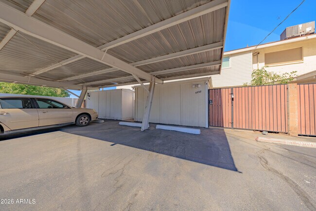 Building Photo - 4558 N 15th Ave