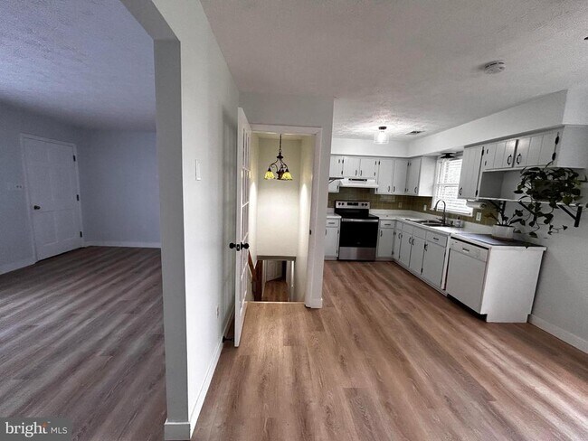 Building Photo - 112 Virginia Dr