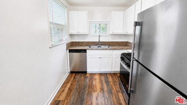 Building Photo - 419 La Colina Dr