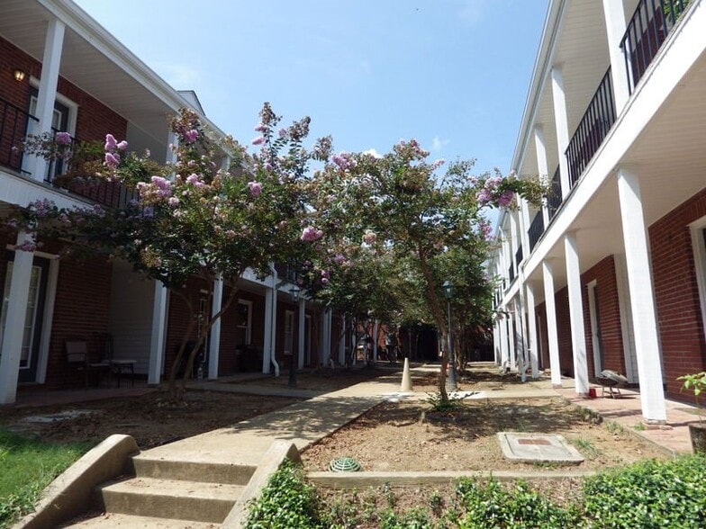 Building Photo - 510 E Gillespie St