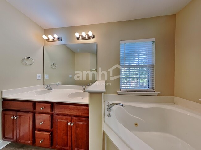 Building Photo - 419 Norwood Ct