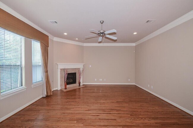Building Photo - 3042 Royal Oaks Crest