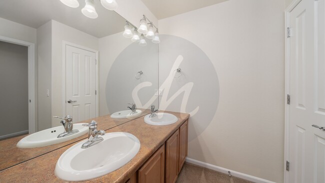 Building Photo - End Unit Townhome in Ridgeview at Stetson ...