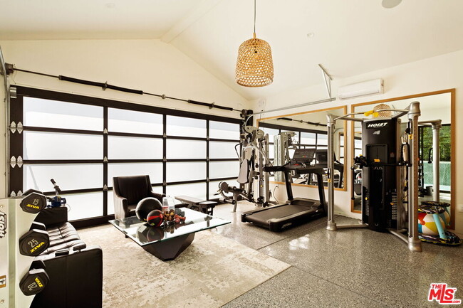 Building Photo - 2137 Glyndon Ave