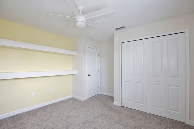 Building Photo - Former Model Townhome for Rent – Winter Ga...