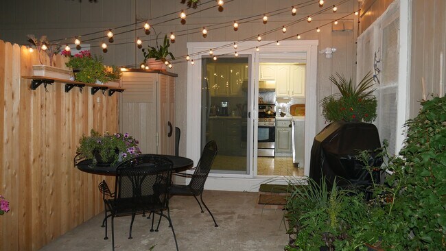 Building Photo - 2641 S Xanadu Way