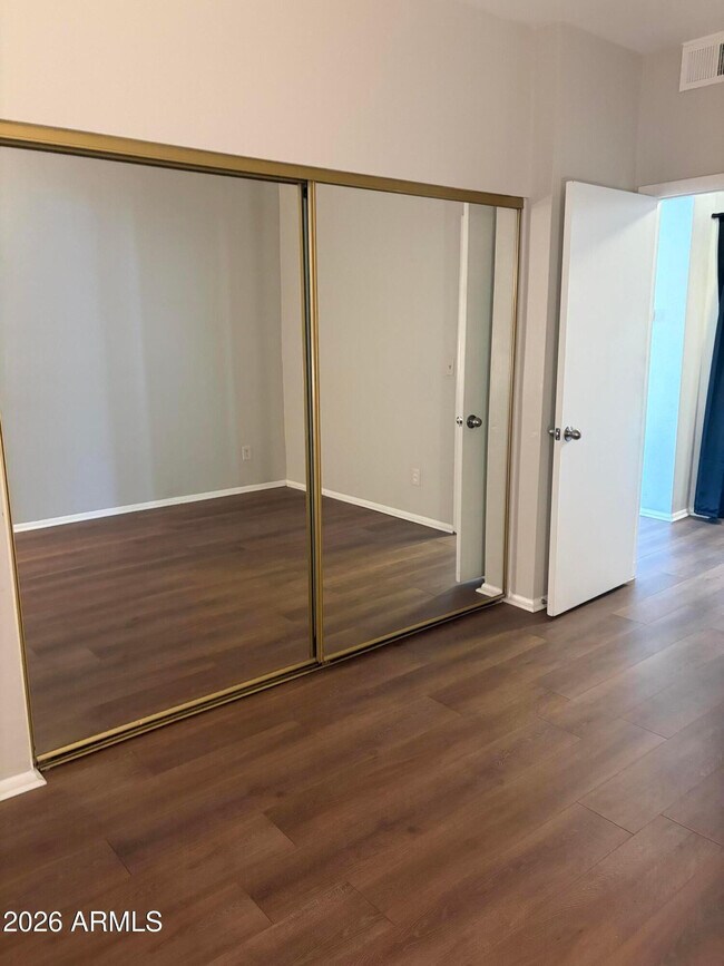 Building Photo - 930 N Mesa Dr