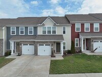 Building Photo - Luxury Townhome in a Prime Goodlettsville Location just Minutes to Nashville!