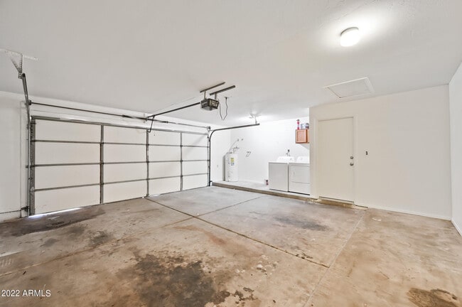 Building Photo - 2602 W Winchcomb Dr