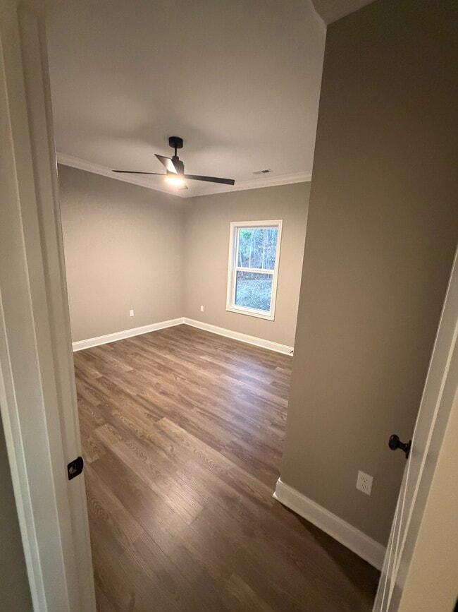 Building Photo - 955 Oakwood Estates Dr