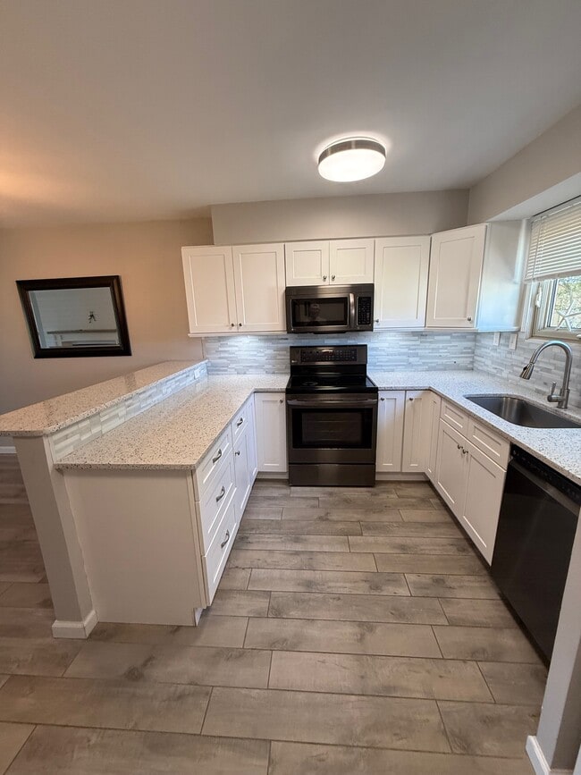 Building Photo - 4300 Bay Point Rd