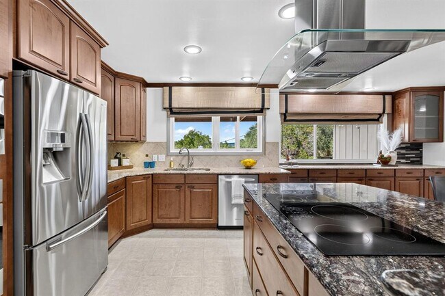 Building Photo - 700 Rogart Dr