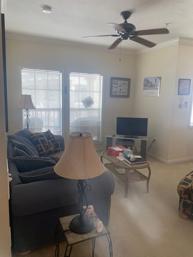 Building Photo - 571 Water St