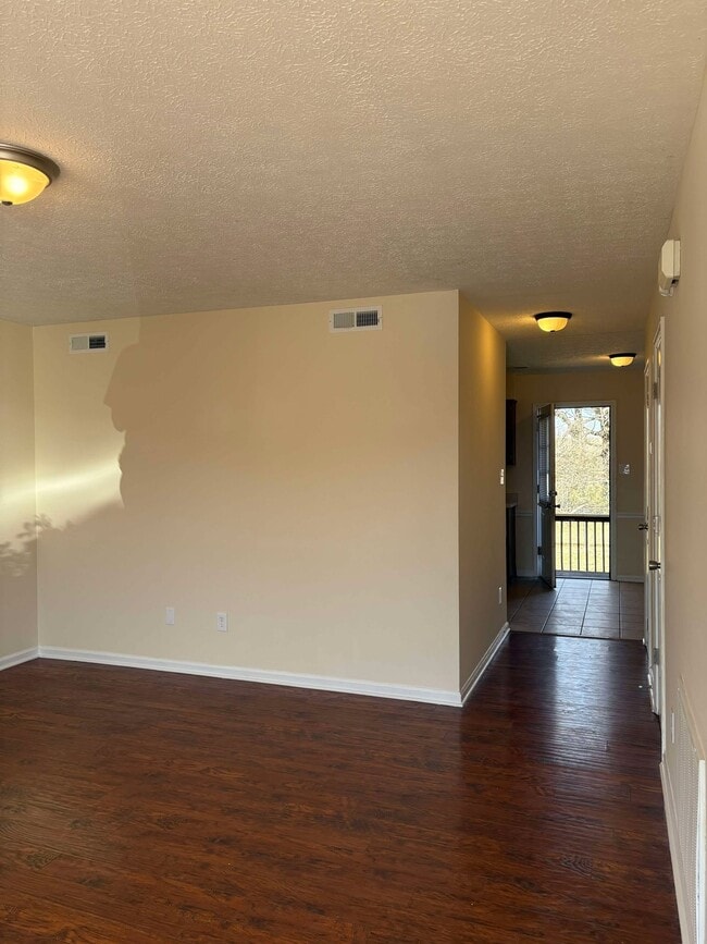 Building Photo - 594 Lost Cir