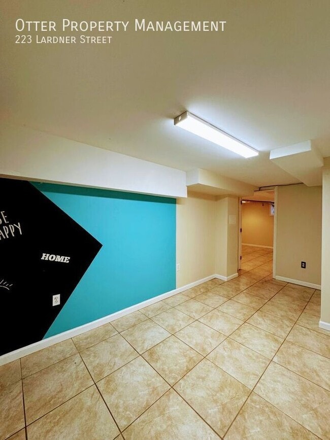 Building Photo - 223 Lardner St