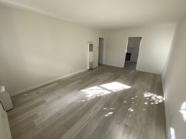 Building Photo - 1375 S Sierra Bonita Ave