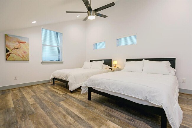 Building Photo - 4303 Chester St