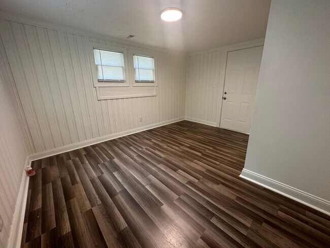 Building Photo - 1814 Newark Ave