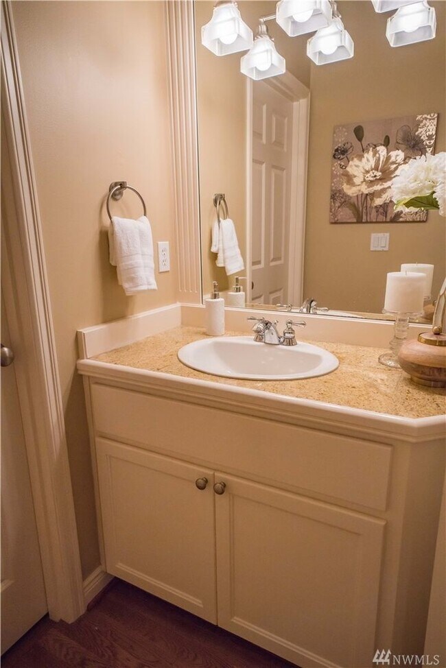 Building Photo - 4 Bedroom Plus Office Sammamish/Issaquah