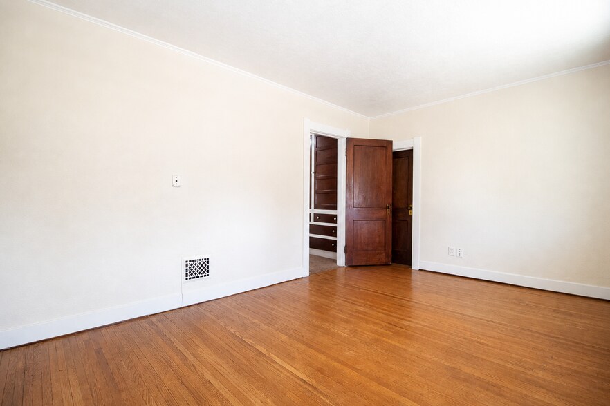 Building Photo - 4250 N Haven Ave