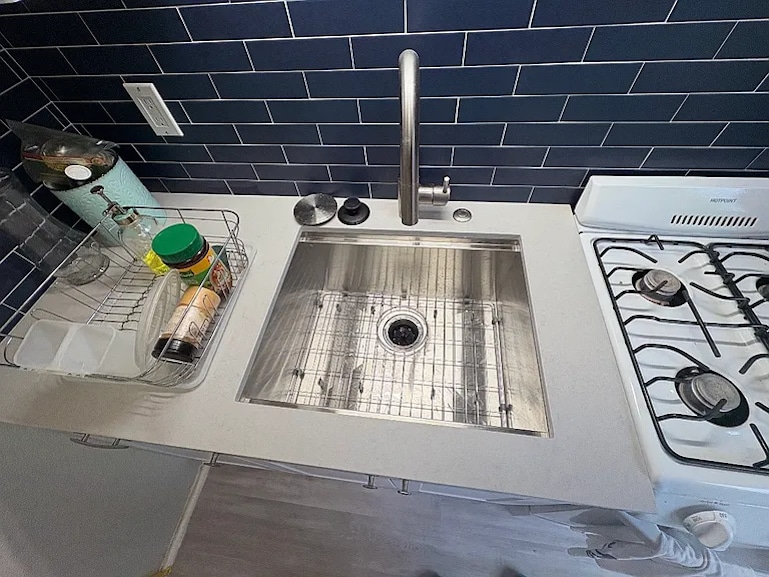 Building Photo - 700 Westmont Rd