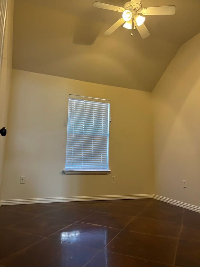 Building Photo - Four bedroom home located in prime neighbo...