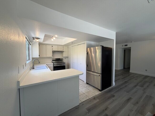 Building Photo - Carry Over Showing: This property has been shown before and will be rented to the first most qual...