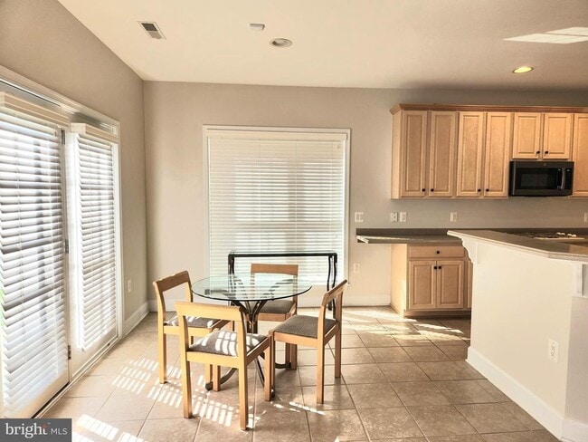 Building Photo - 20667 Golden Ridge Dr