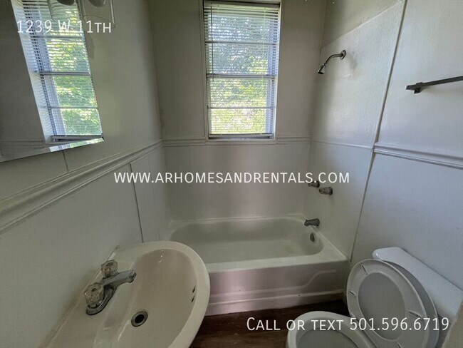 Building Photo - 1239 W 11th-