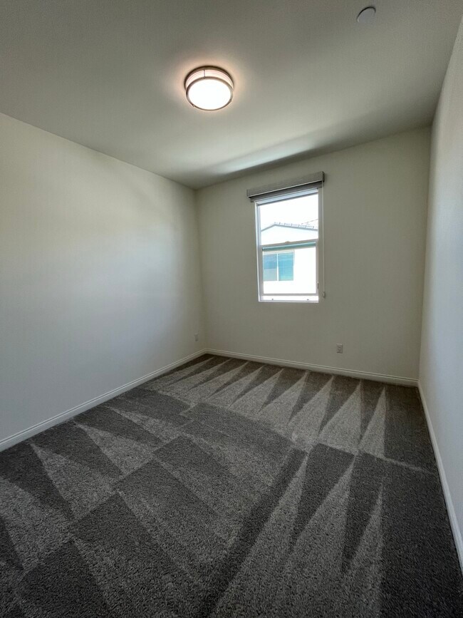 Building Photo - 54 Harmony Dr