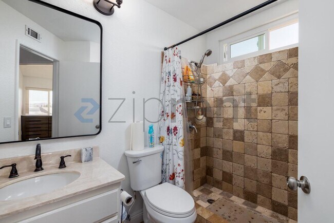 Building Photo - Unit