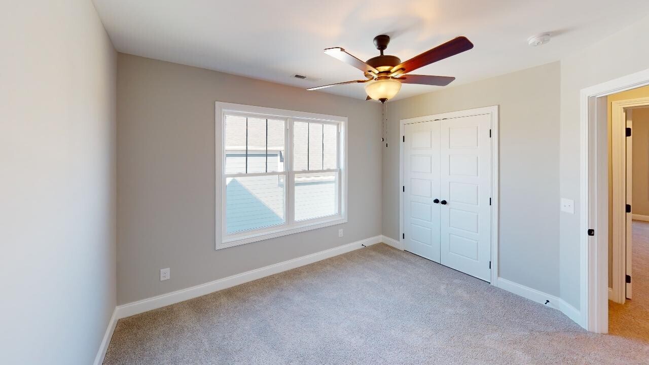 Building Photo - 221 Bluebell Dr