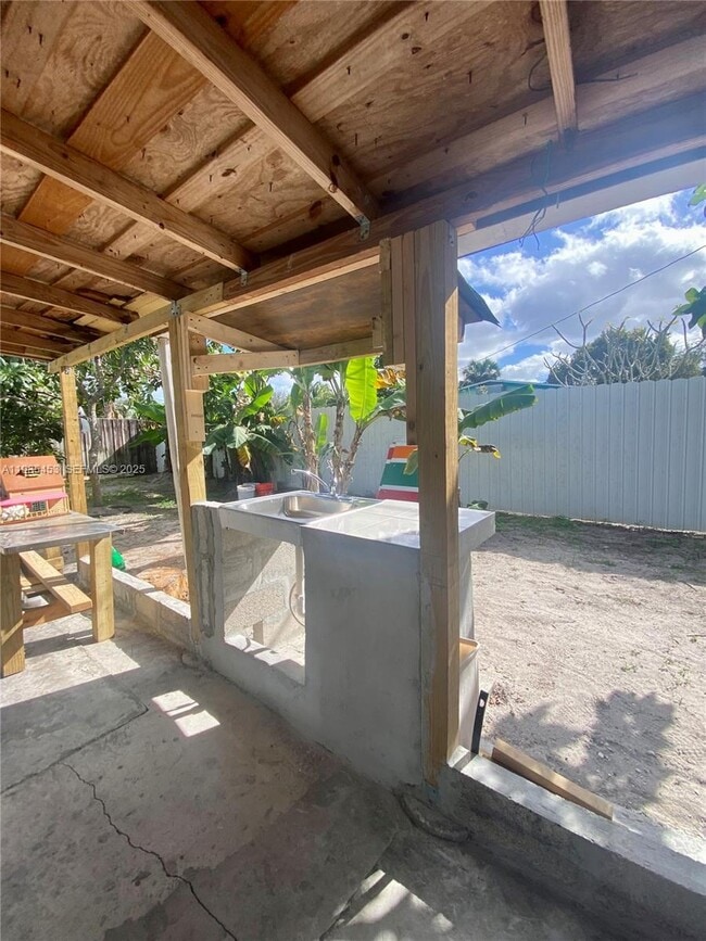 Building Photo - 6730 Cleveland St