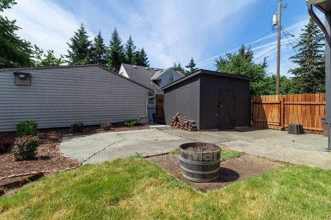 Building Photo - 4313 NE Valley View Ln