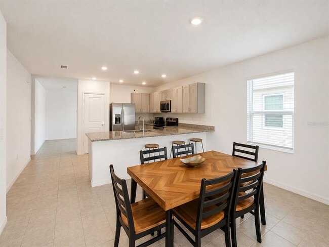 Building Photo - 5671 Nispero Wy