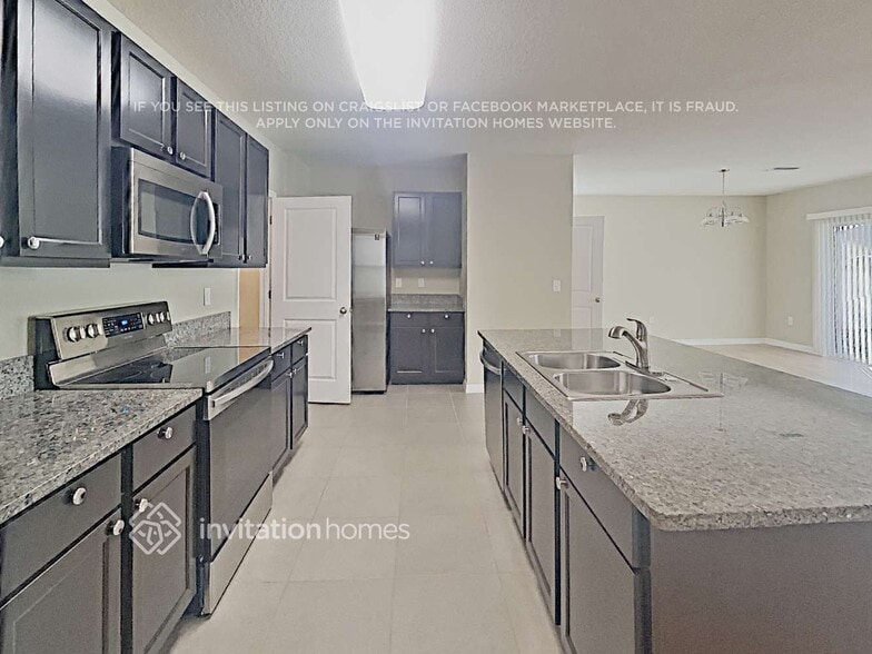 Building Photo - 5004 San Palermo Dr