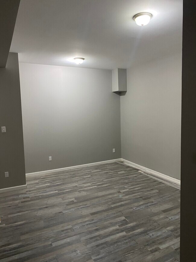 Building Photo - 907 Chartiers Ave