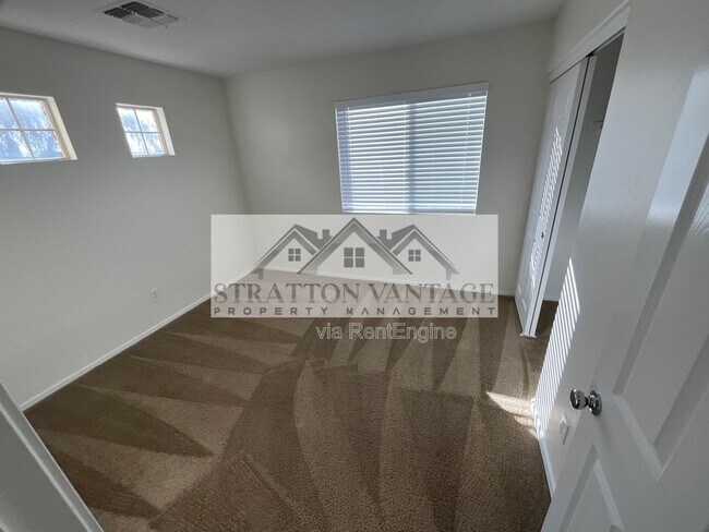 Building Photo - 15582 W Rio Vista Ln