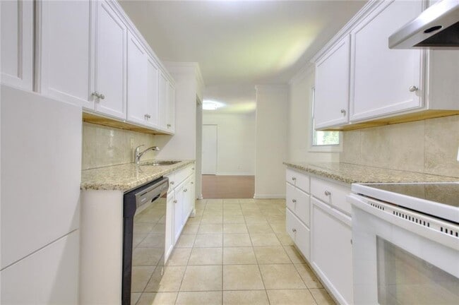 Building Photo - 3946 Green Oak Dr