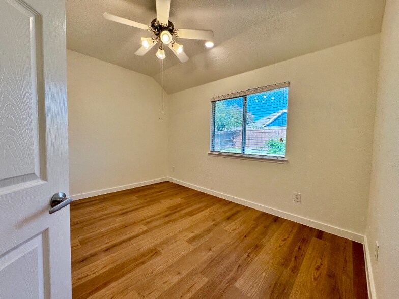 Building Photo - 9836 Wild Ginger Dr