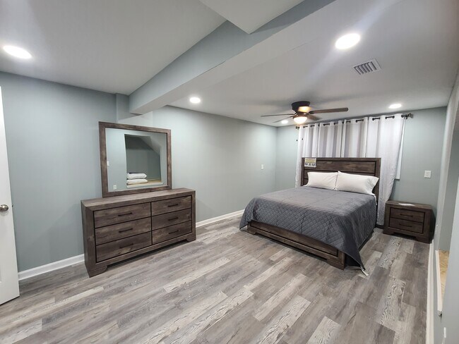 master bedroom - 5224 Roanoke Blvd